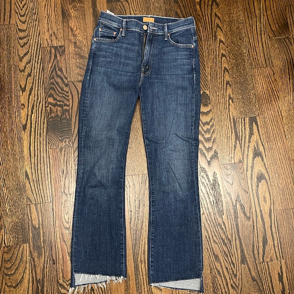 Mother denim insider crop fray in color crushing it. Size 27
